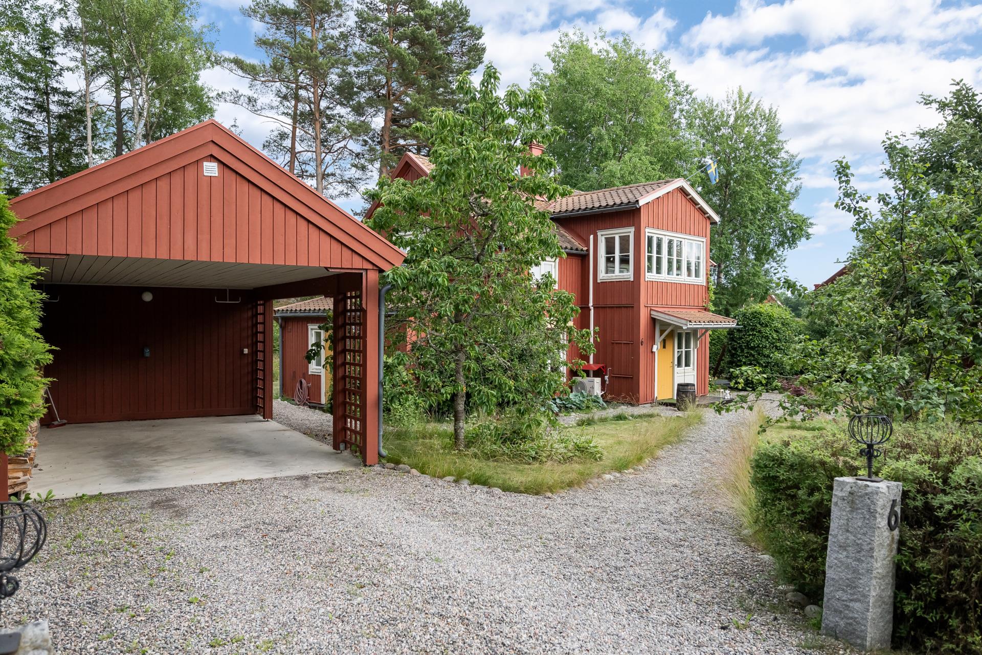 Drömmen för familjen – fin villa i idylliska Segersäng!