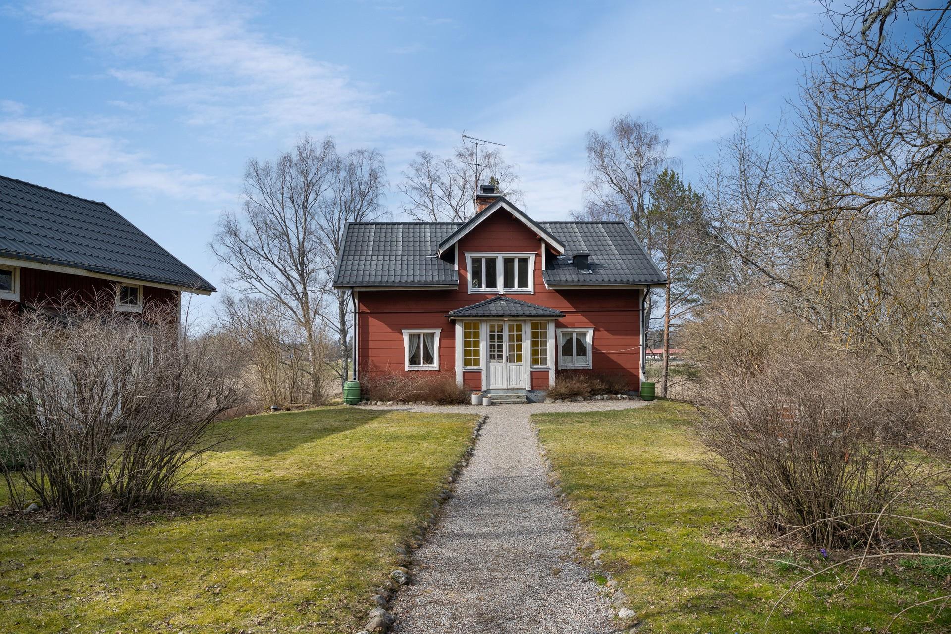 Vackert, högt och ljust läge med utsikt över öppna landskap.