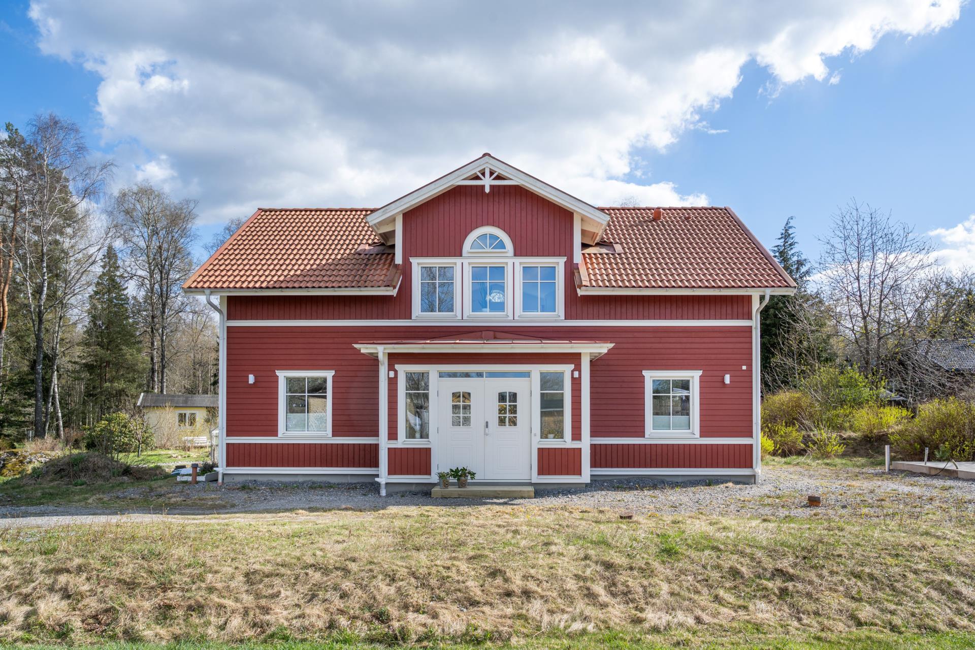 Vackert, ståtligt hus anno 2020,  stor fin tomt!