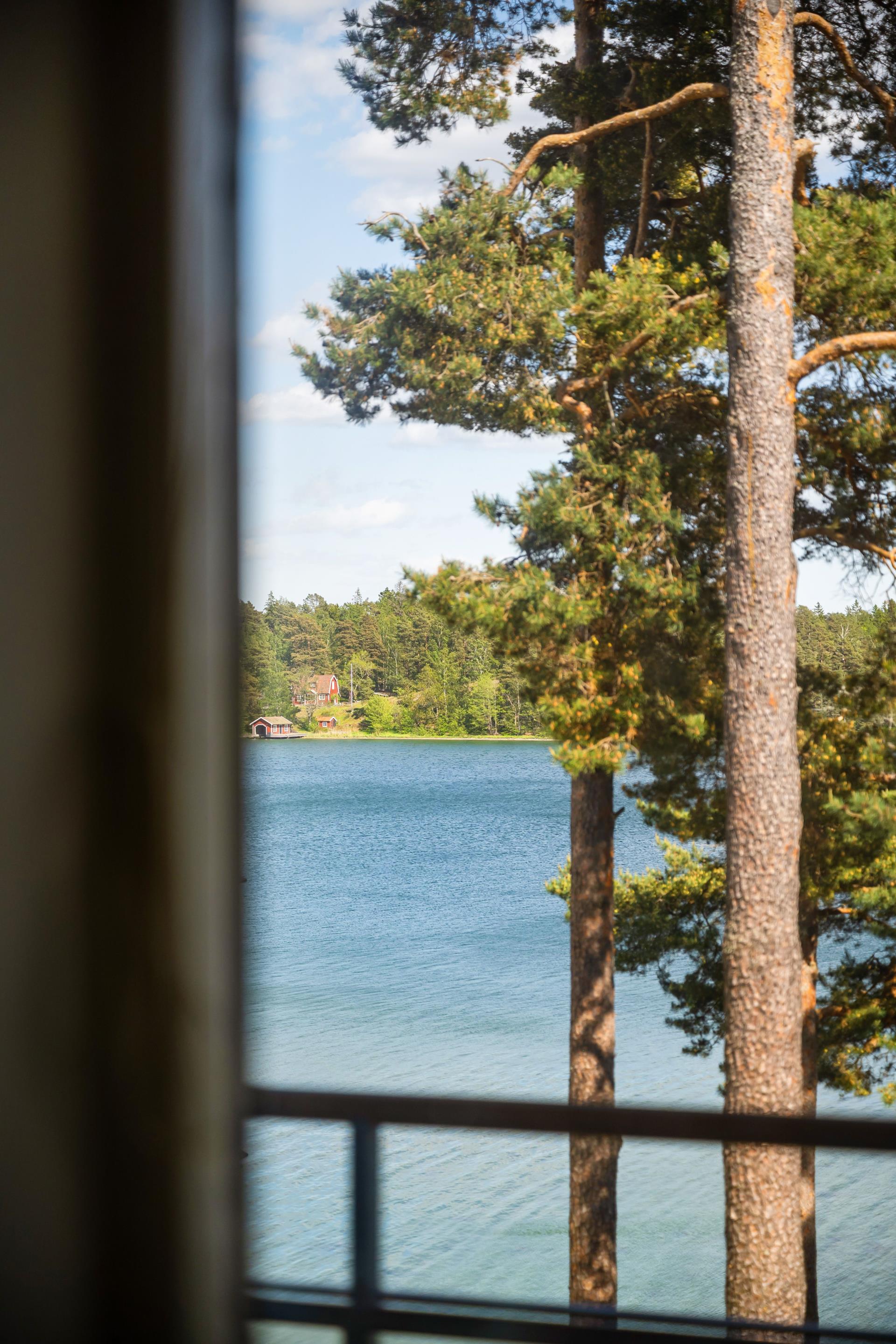 3:a på Trehörningen, havsutsikt, renoveringsbehov, två balkonger och garage i huset!