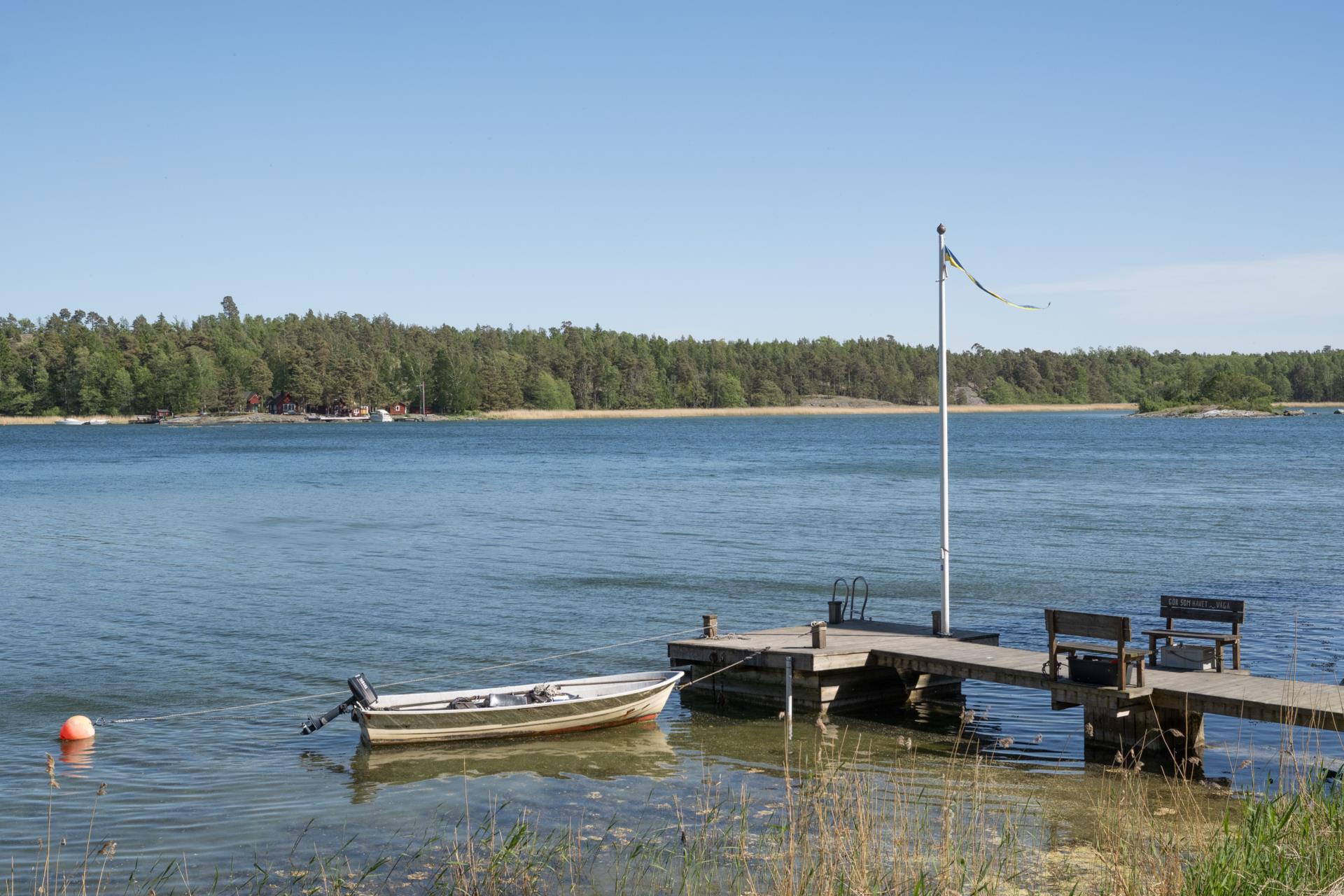 3:a på Trehörningen, havsutsikt, renoveringsbehov, två balkonger och garage i huset!