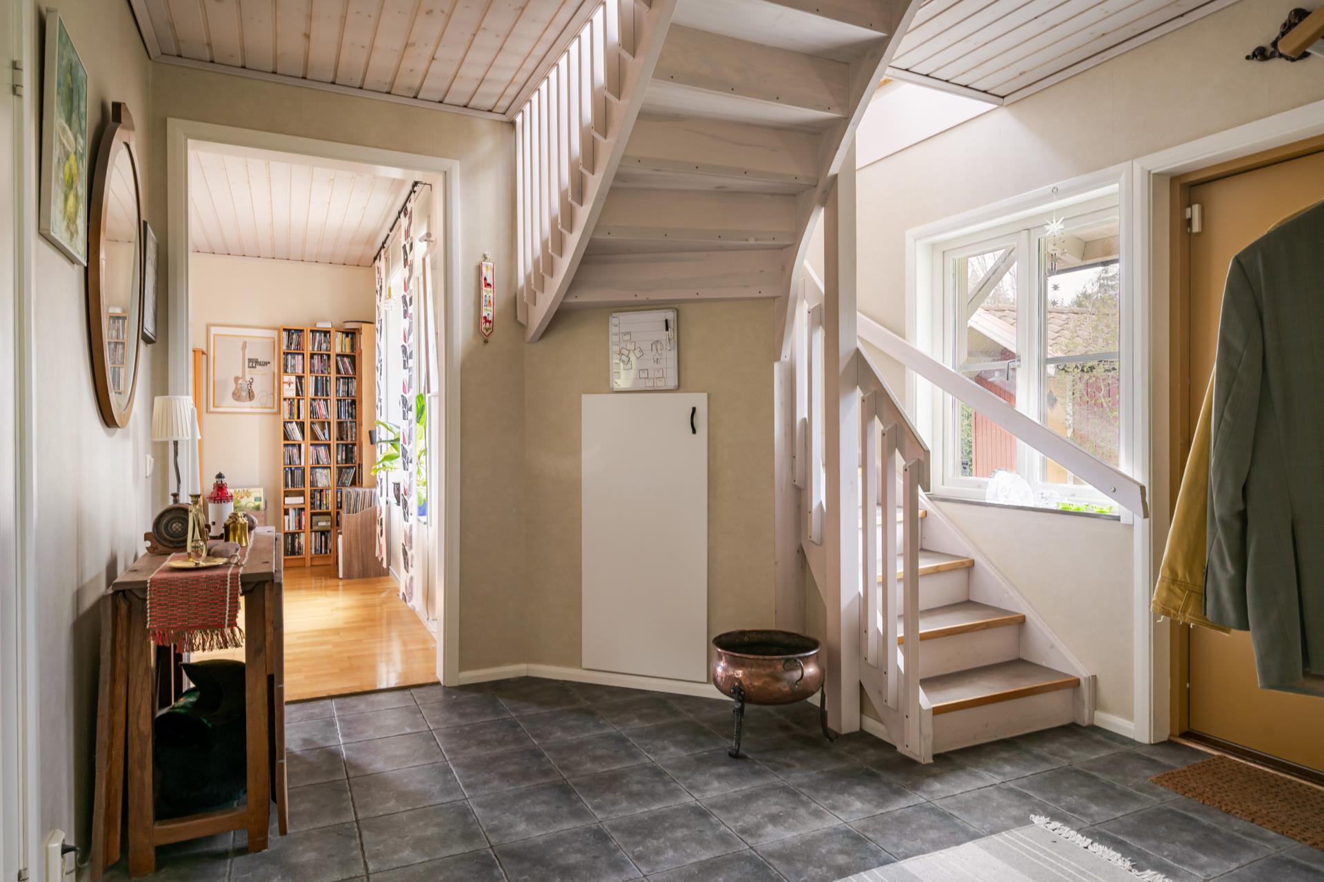 Drömmen för familjen – fin villa i idylliska Segersäng!