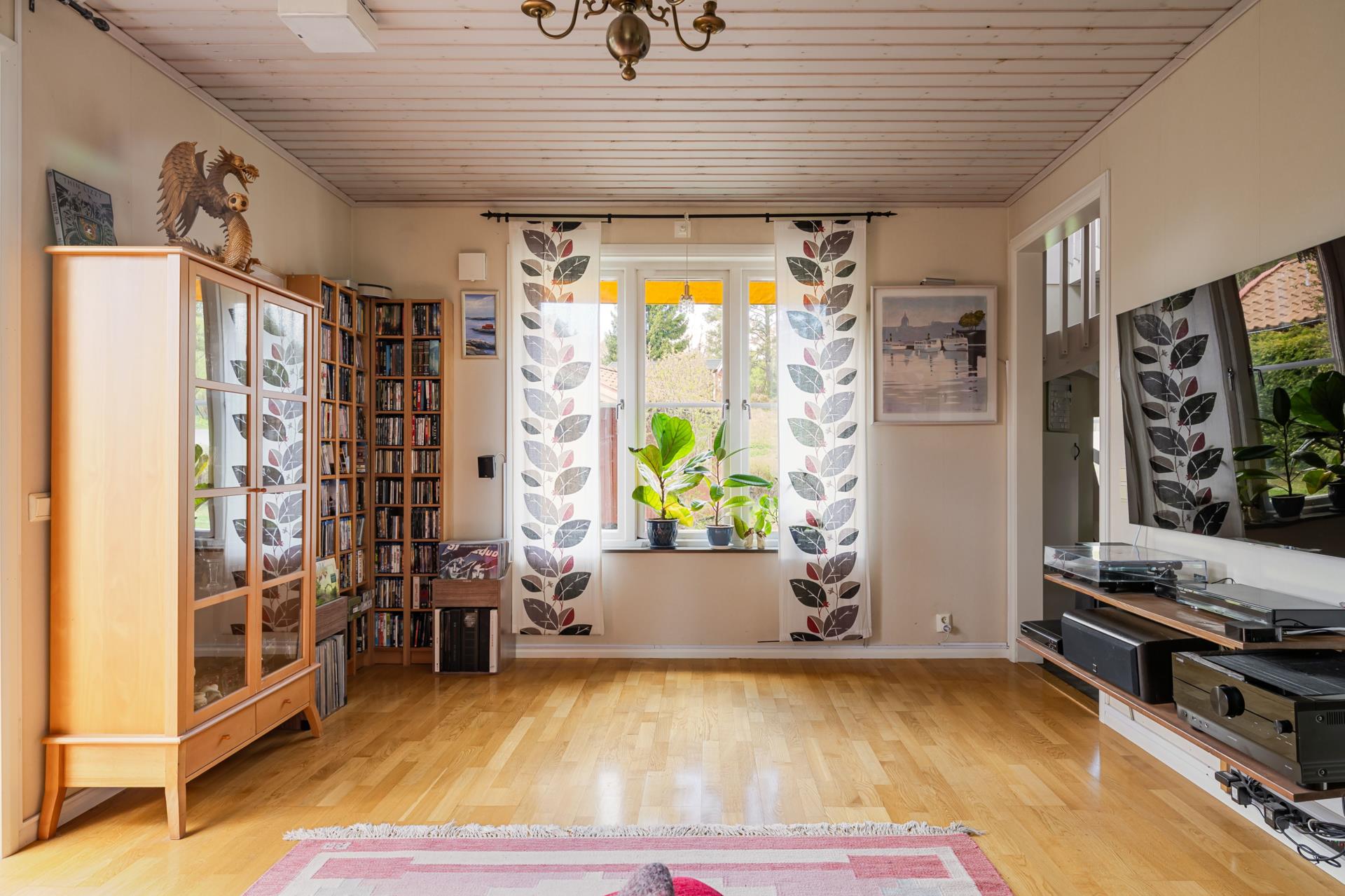 Drömmen för familjen – fin villa i idylliska Segersäng!