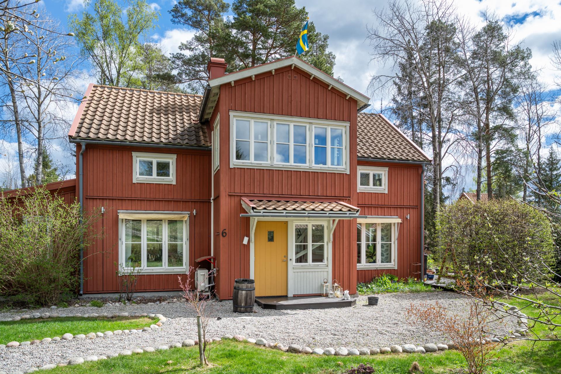 Drömmen för familjen – fin villa i idylliska Segersäng!