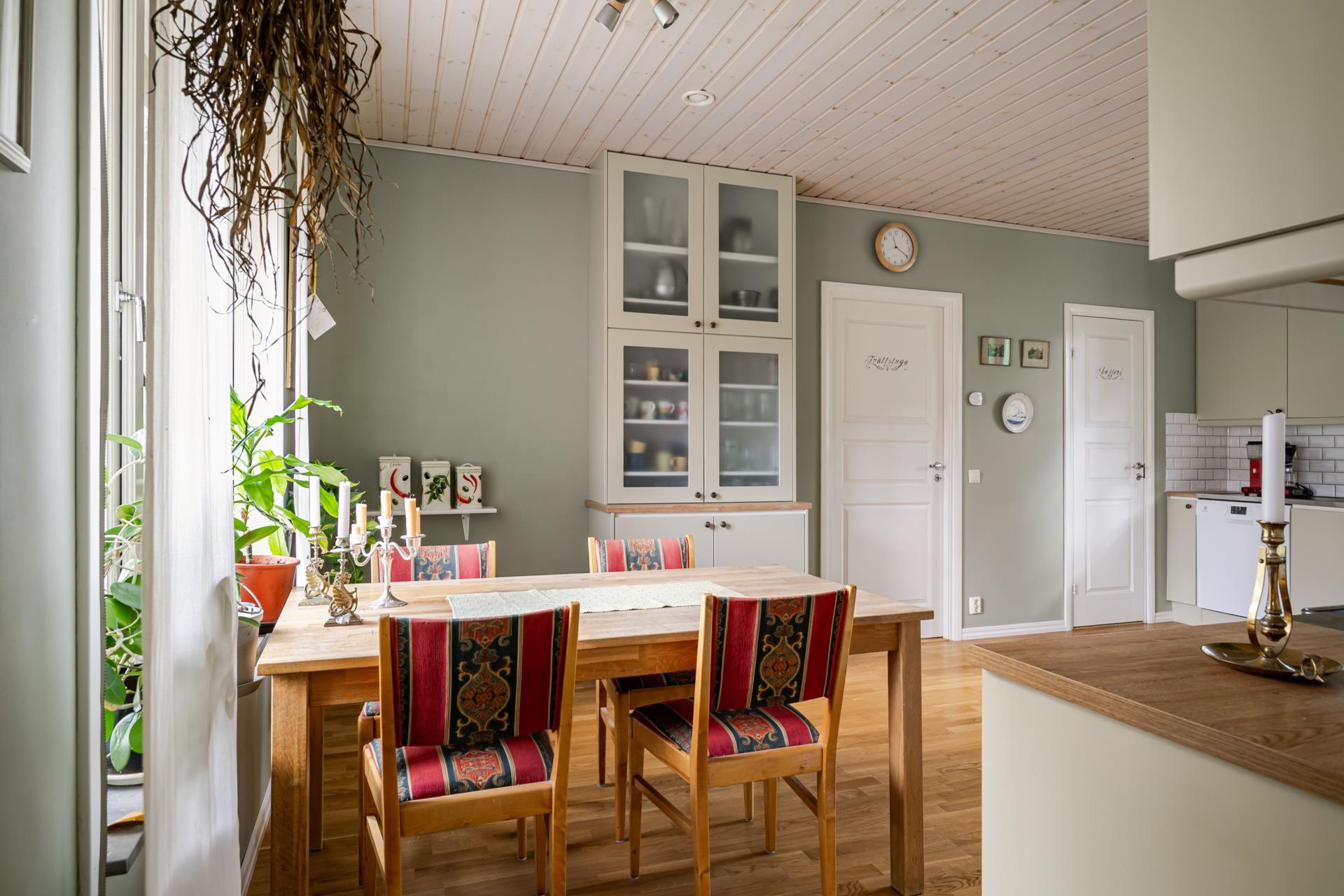 Drömmen för familjen – fin villa i idylliska Segersäng!