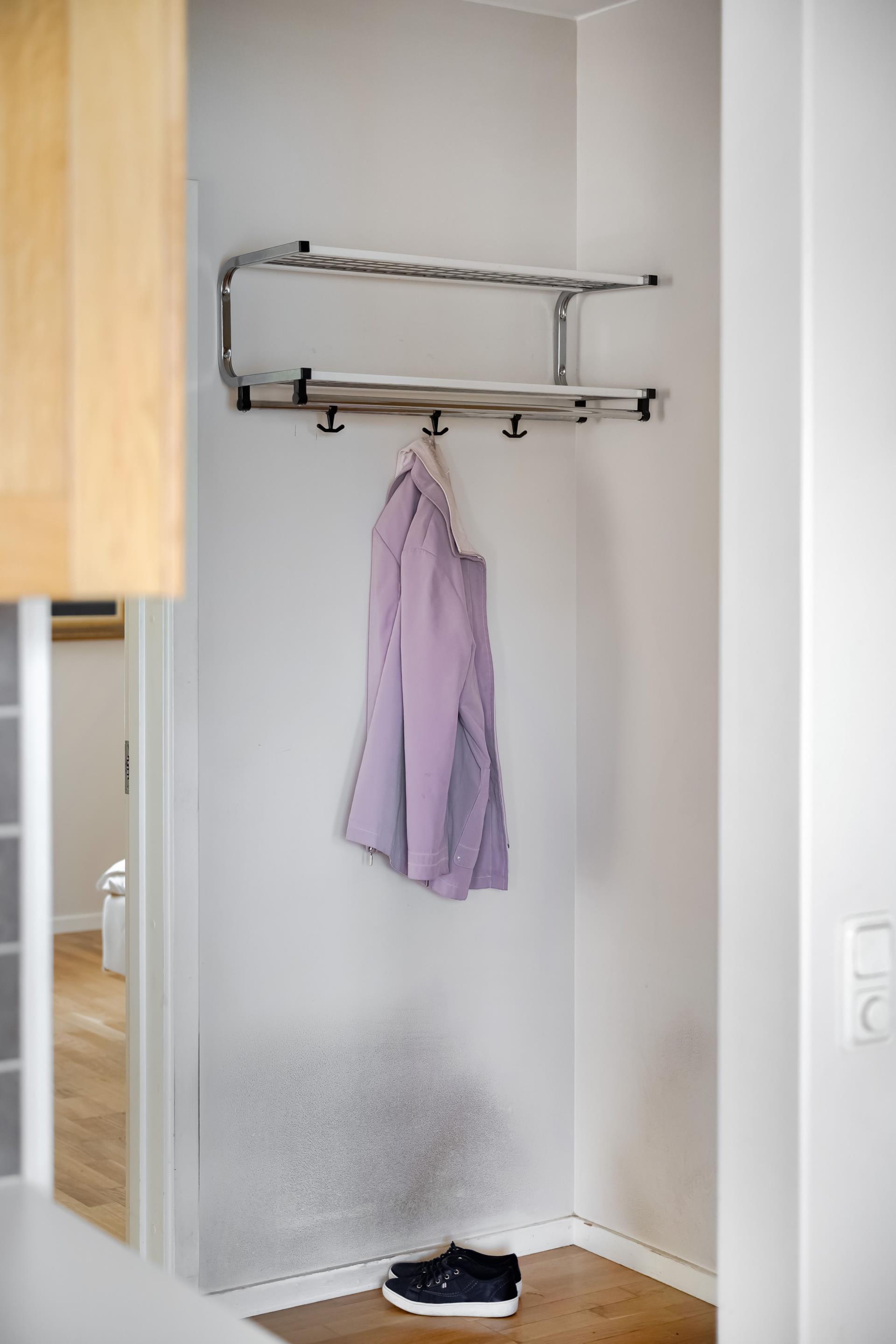 3:a på Trehörningen, havsutsikt, renoveringsbehov, två balkonger och garage i huset!