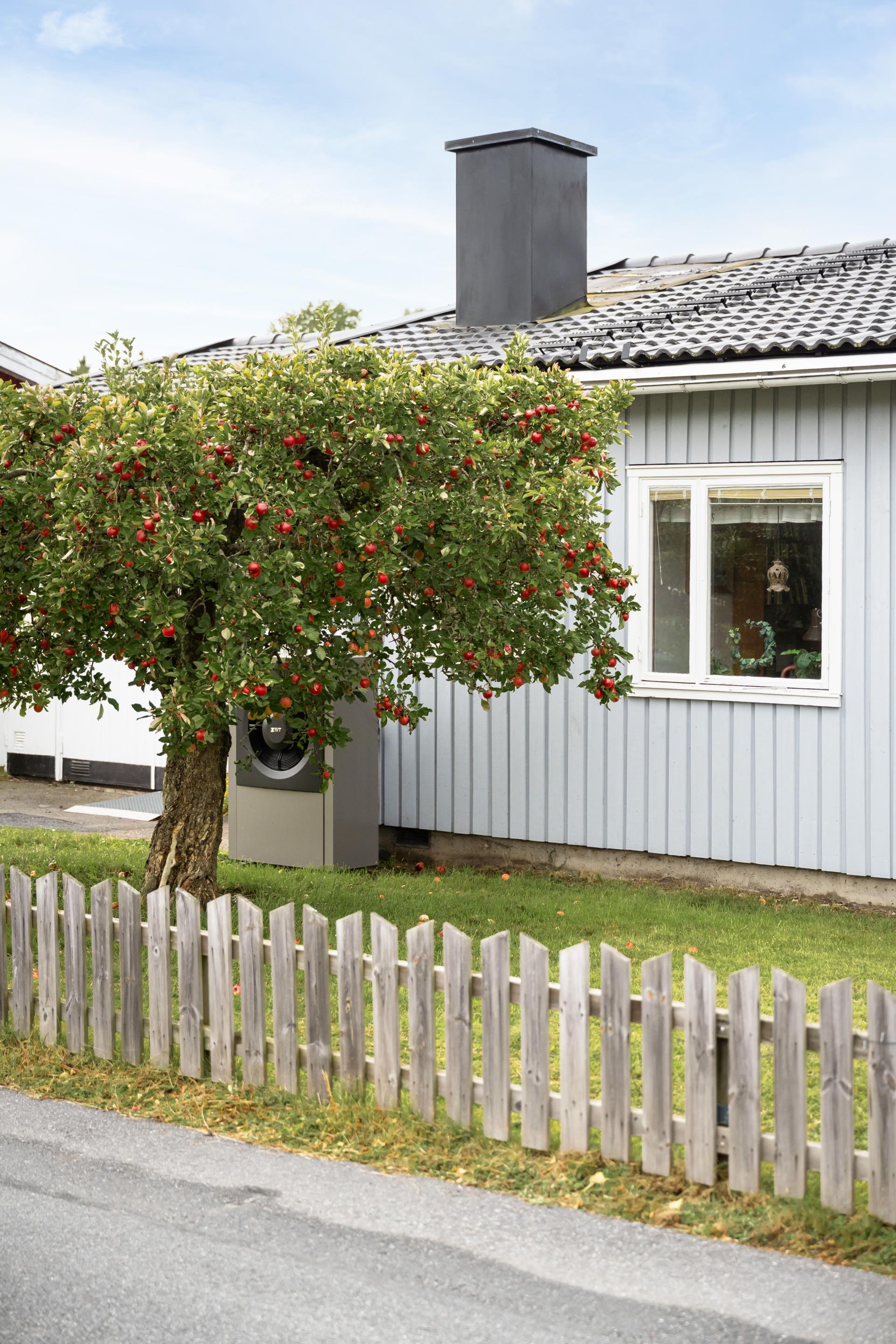 1-plansvilla med garage. Fin planlösning, 2 toaletter. Tak 2020 Panna 2026. Bekvämt nära centrum. .