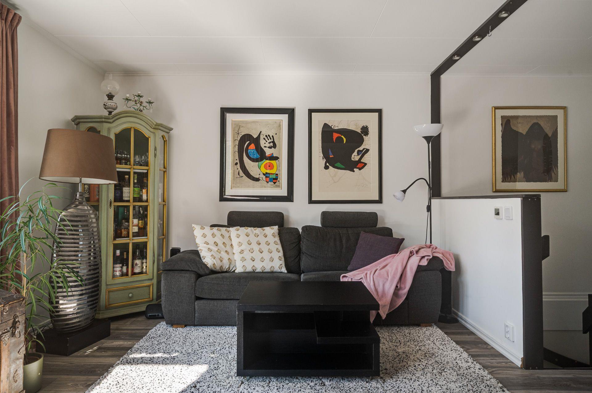 Välkommen till ett trivsamt radhus med en underbar trädgård, så fin oas på baksidan!