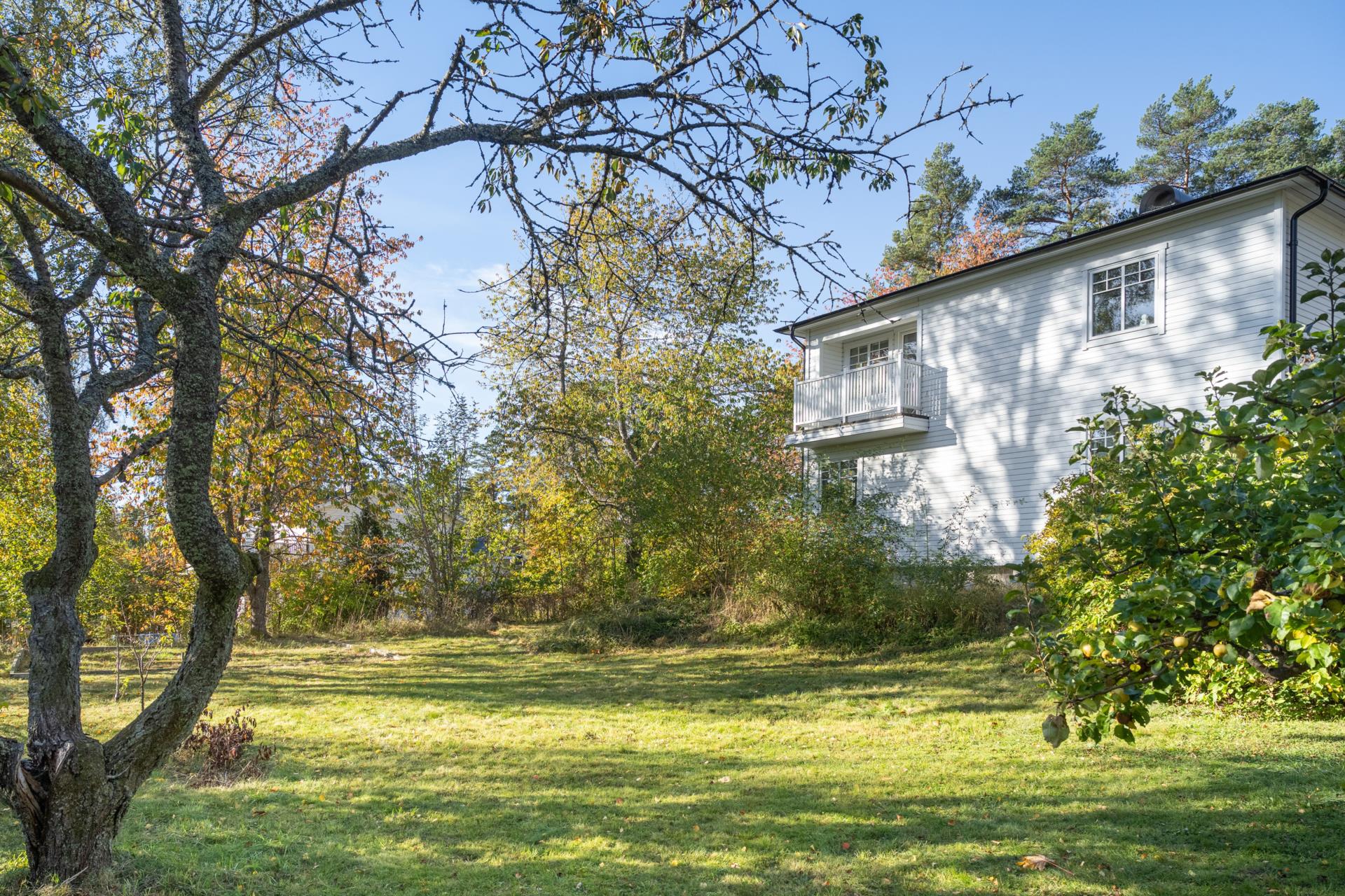 Funkisvilla! Smakfullt  renoverat! Välkommen till ett hem där det är lätt att trivas och umgås !